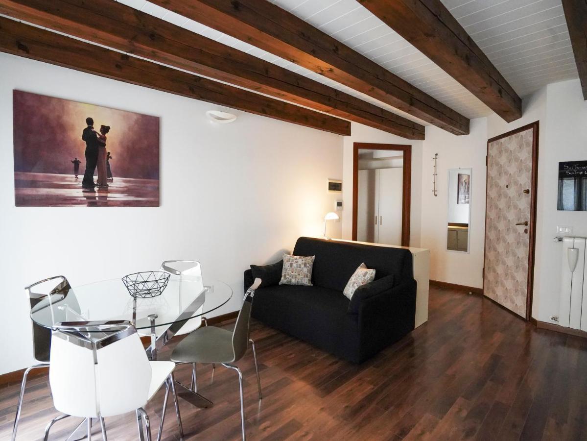 - Via Xxx Ottobre Apartment