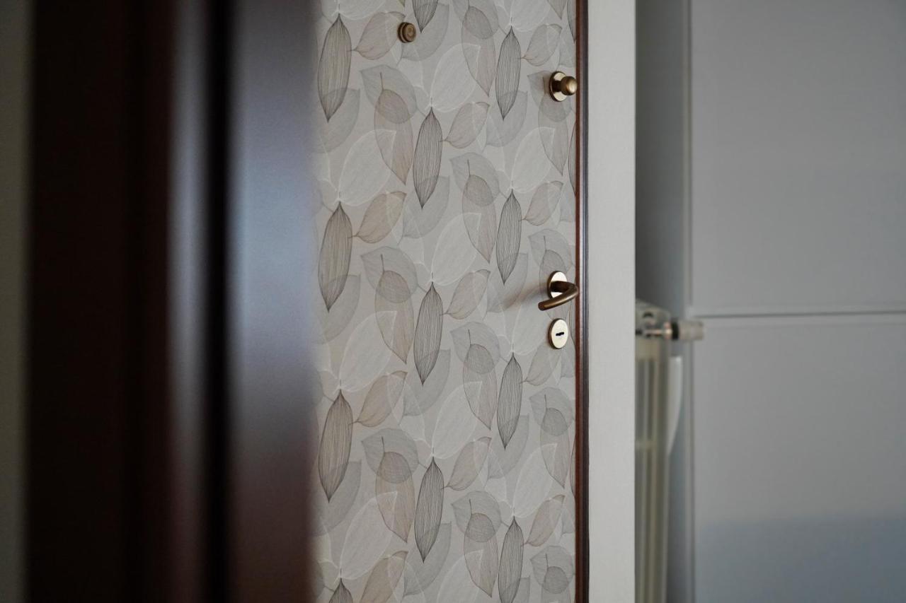 - Via Xxx Ottobre Apartment *
